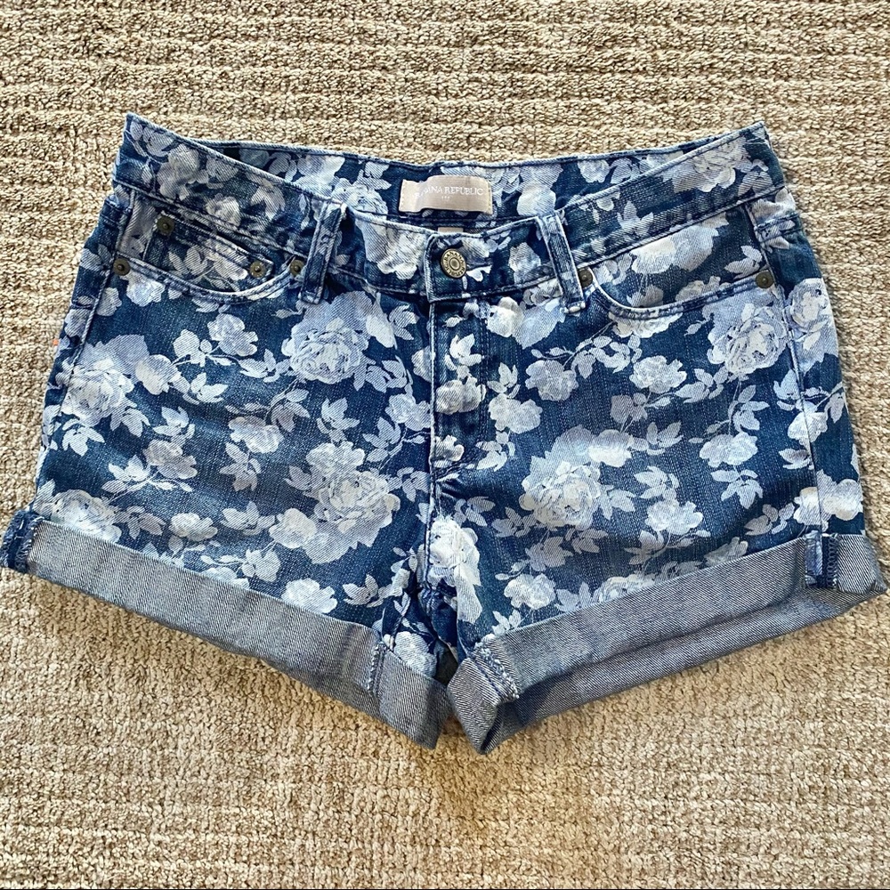 Floral Banana Republic denim shorts. Sz 4